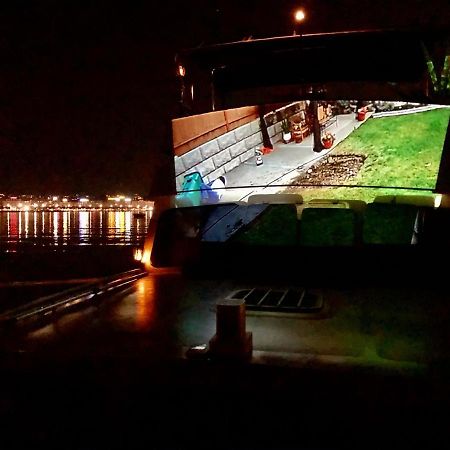 Homeboat-Bateau Hotel Женева Экстерьер фото